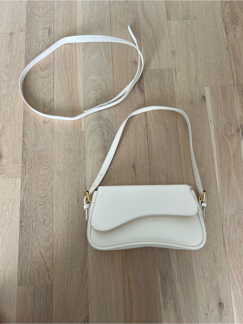 Creamy White Shoulder Bag 🤍 Adjustable Strap Everyday Purse